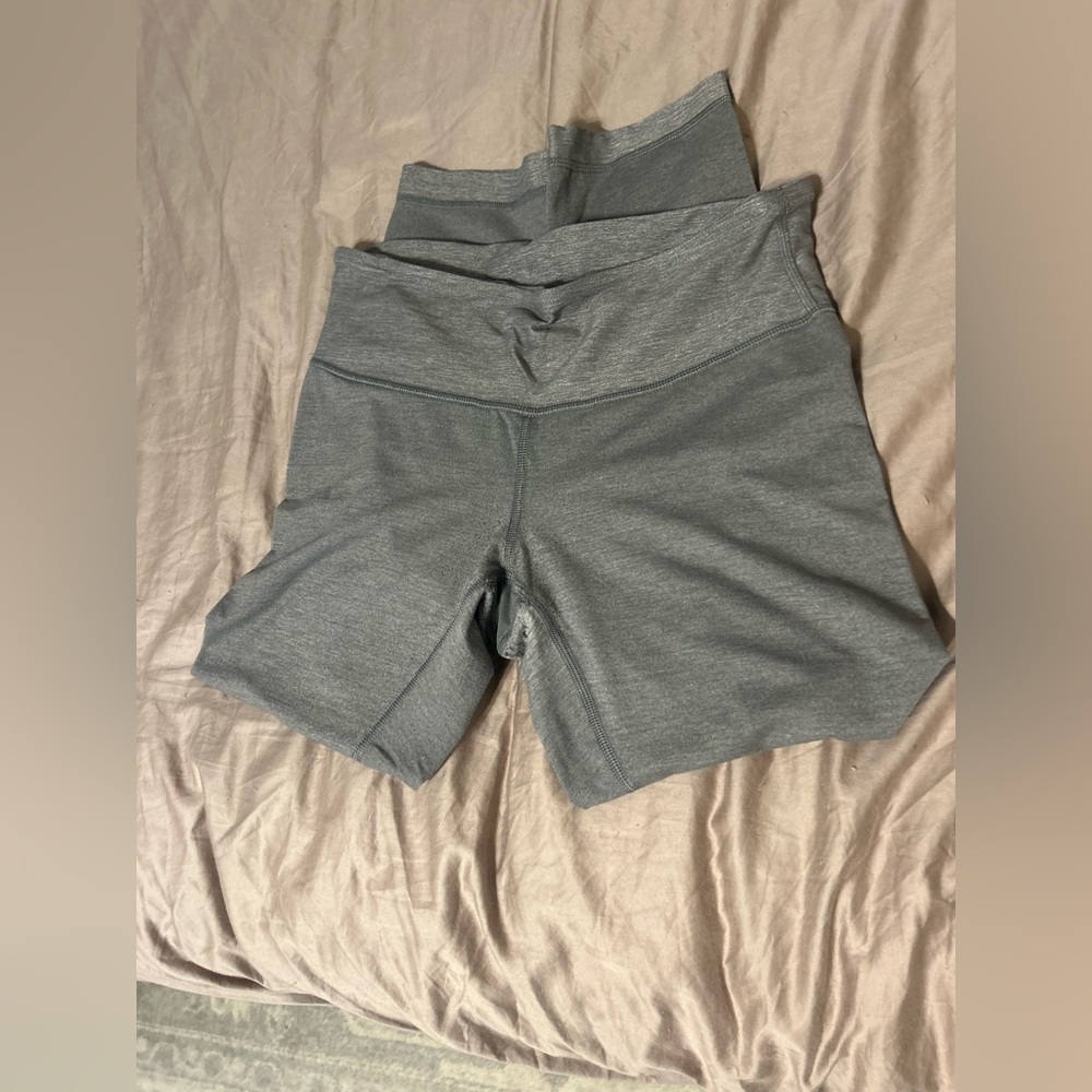Lululemon Grey Cropped Leggings Sz 6